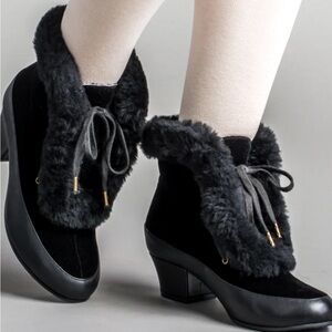 American Duchess NEVER WORN Alpen Chic Black Fur-Trimmed Heeled Boots.